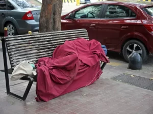 Dos personas en situación de calle murieron por hipotermia debido al intenso frío