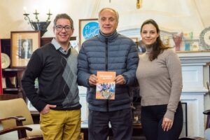 Rufeil recibió a los autores del libro “Celiaquía en familia” y respaldó esta propuesta educativa