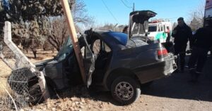 Rivadavia: Una mujer murió tras chocar su auto contra una columna