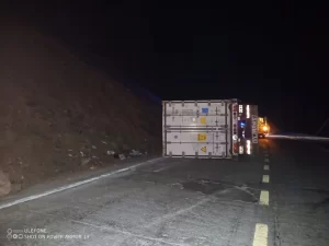 Alta Montaña: vuelco de camión complica el tránsito en Ruta 7
