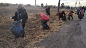 Operativo de limpieza en Ruta 7: el Municipio refuerza el mantenimiento de zonas clave