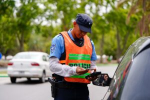 Buscan eliminar la obligación de exhibir el comprobante de pago del seguro automotor