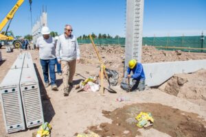 Rufeil recorrió obras clave en Palmira: depuradora cloacal y pista de atletismo