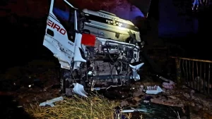 Cerraron el Paso Cristo Redentor tras el accidente de un camión en alta montaña