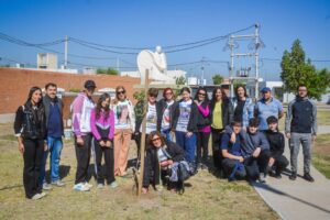 Estudiantes del Simón Bolívar impulsan proyecto ambiental en la Plaza de los Ángeles