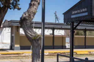 Mendoza adjudicó la obra del Tren de Cercanías y amplió el proyecto original