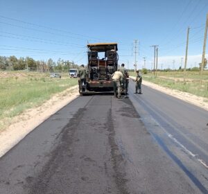 San Martín avanza con el reasfaltado de la colectora de Ruta 7 frente al autódromo
