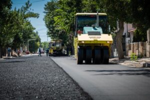 Continuan las obras de asfaltado en calle Godoy Cruz