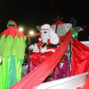 San Martín cerró sus festejos con un desfile navideño lleno de color y tradición