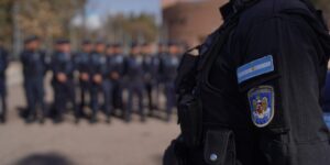 Maipú: Un policía detenido tras intentar robar una bolsa de camotes