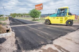 San Martín: reasfaltan lateral norte de Ruta 7 y en la zona del hipermercado