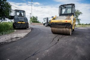 San Martín avanza con el reasfaltado de las laterales de la ruta 7