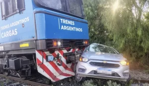 Maipú: un automovilista resultó herido tras ser embestido por un tren al intentar cruzar las vías