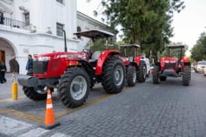 San Martín: el Municipio incorporó tres tractores 4×4 para reforzar los servicios públicos