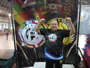 Luis Britos, el profe radicado en San Martín, volvió a coronarse en el Master Leyendas de King Boxing