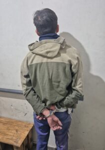 Irrumpió en una vivienda de Maipú, amenazó a su expareja con un cuchillo y fue detenido