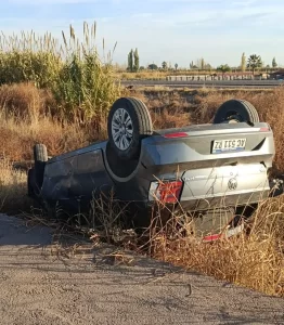 Manejaba borracho, perdió el control y terminó volcando