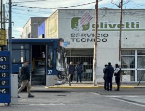Un hombre fue atropellado por un colectivo en pleno centro de San Martín