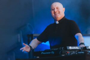 Junín quedó descartado y el Padre Guilherme tocará en el teatro griego Frank Romero Day