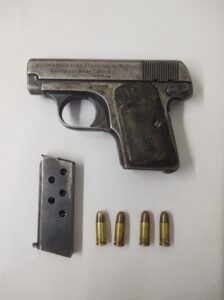 Tres jóvenes fueron detenidos con arma de fuego
