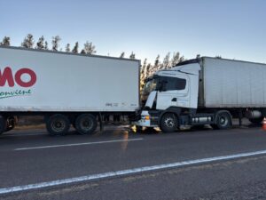 Un camionero se quedó dormido y provocó un accidente