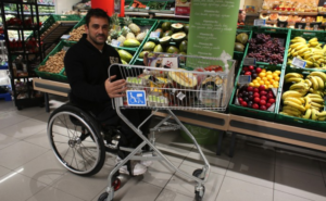 Supermercados de San Martín deberán sumar carritos adaptados para personas en silla de ruedas