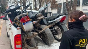 La Policía recuperó tres motos robadas y desbarató un lugar utilizado para ocultar vehículos en Palmira