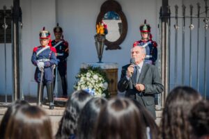 Homenaje al Libertador y estudiantes juraron la bandera provincial en el Museo Las Bóvedas