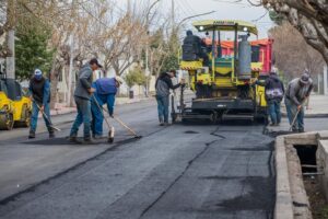 Continúa el reasfaltado en barrio Las Bóvedas y otros sectores de San Martín
