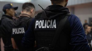 Una investigación por estafa derivó en allanamientos, un detenido y el secuestro de armas en Palmira