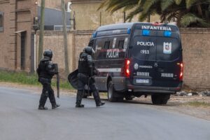 La Policía de Mendoza realizó este jueves operativos en distintos departamentos