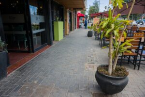 San Martín: adiós a los boxes, buscan una vereda más amplia en la “Cuadra de los Cafés”