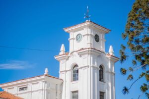 Restauran los históricos relojes de la torre municipal de San Martín
