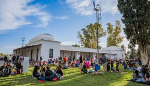 San Martín vivió el inicio de una Primavera festiva con artesanos, juegos y música