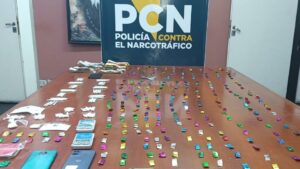 Investigaciones realizó tres allanamientos contra el narcomenudeo en Maipú y detuvo a dos hombres