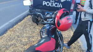 Controles de la Policía en Rivadavia dejaron vehículos retenidos y un motociclista con alcoholemia positiva