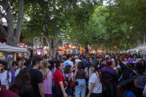 La Ciudad de Mendoza celebró Halloween a lo grande con una multitud en la avenida Arístides