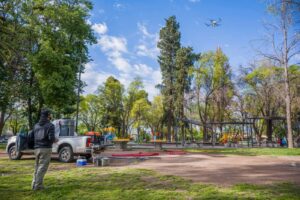 San Martín: prueban un sistema de desinfección con drones en plazas del departamento