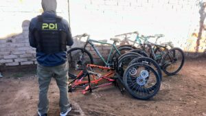 Allanamientos simultáneos por robo en Palmira permitieron aprehender a cuatro personas y secuestrar un arma y bicicletas