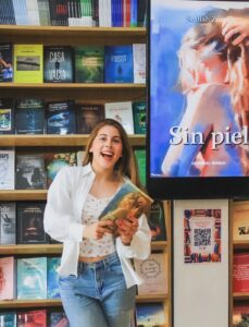 De la terapia al papel: la joven autora mendocina que convirtió su proceso personal en un libro